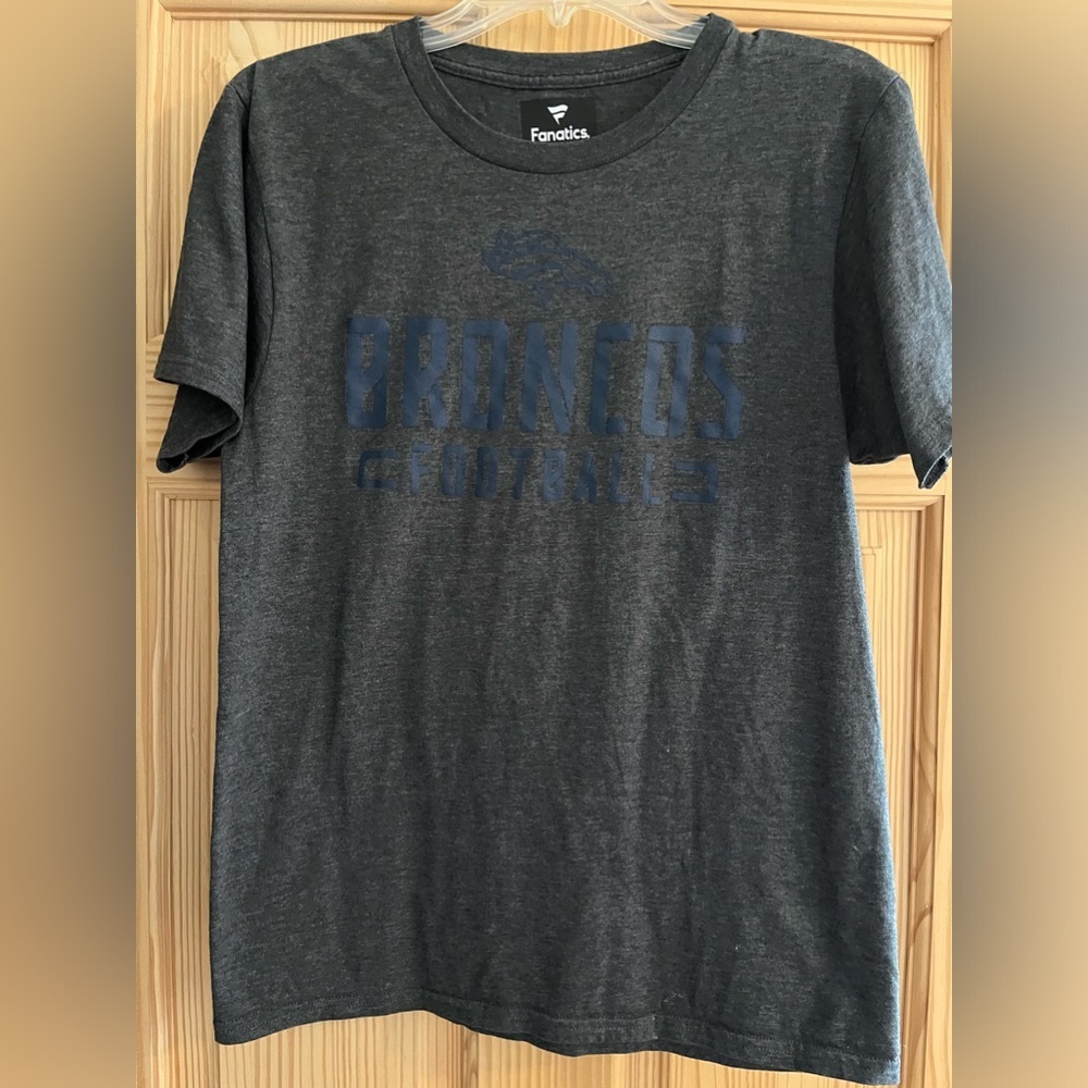 Women’s Fanatics Charcoal Gray Broncos Football T-Shirt Size Small